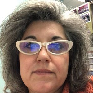 Meet your Posher, Leslie